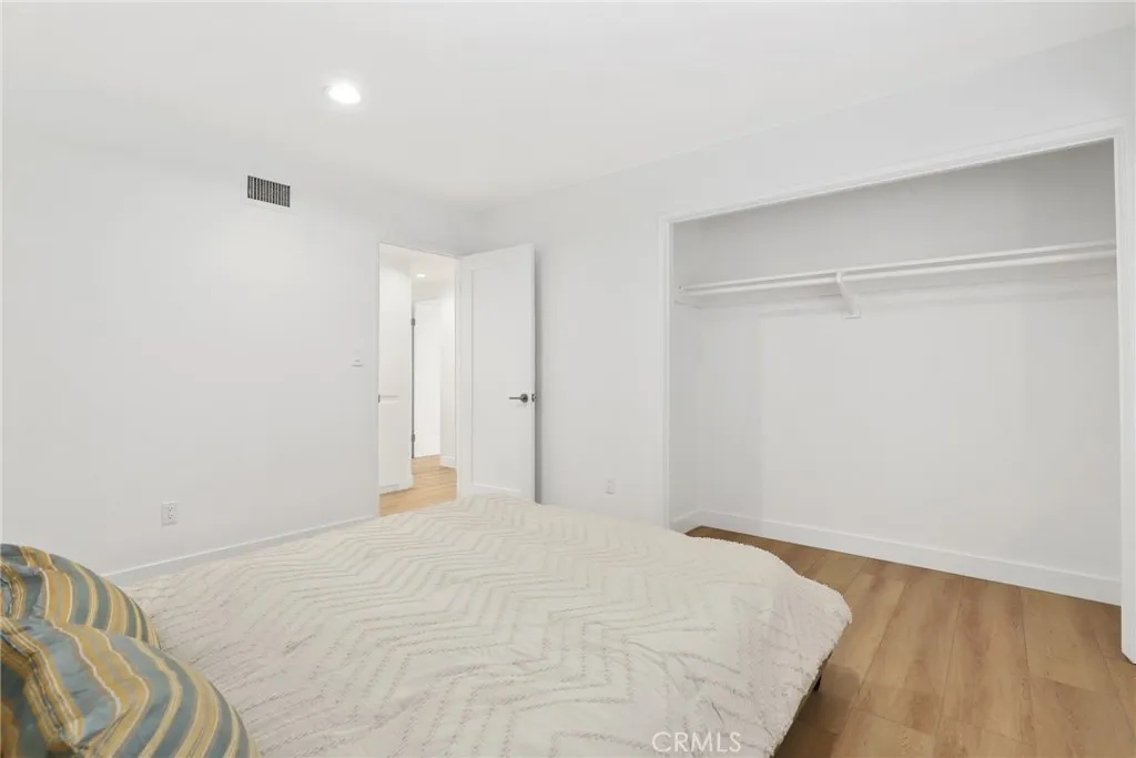 23312 Ostronic, Woodland Hills, California 91367 home-pic-33